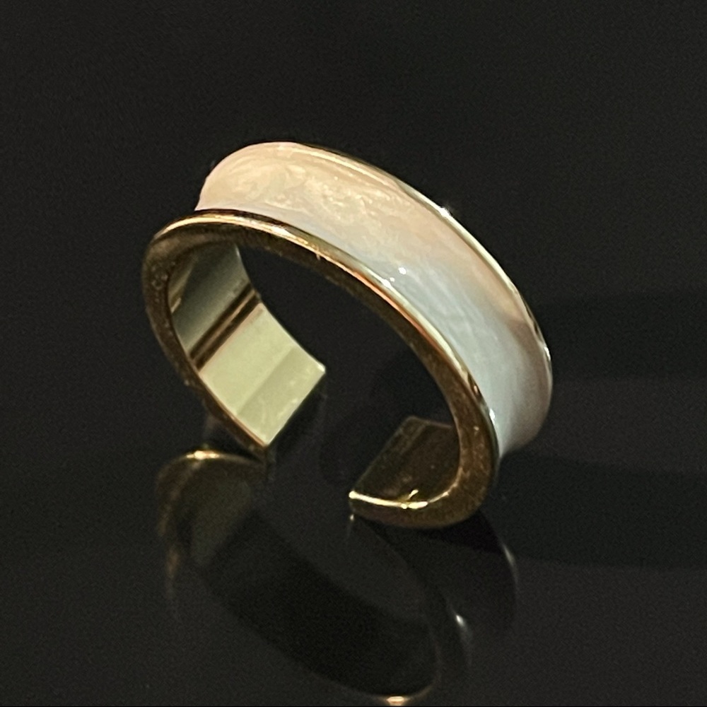 ✨White Enamel Gold Ring Size 6-7